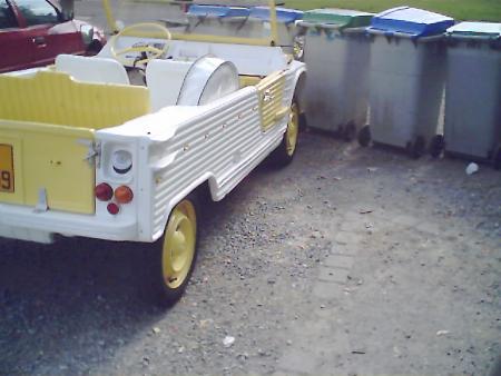 une voiture au moins on as pas trop chaud lol